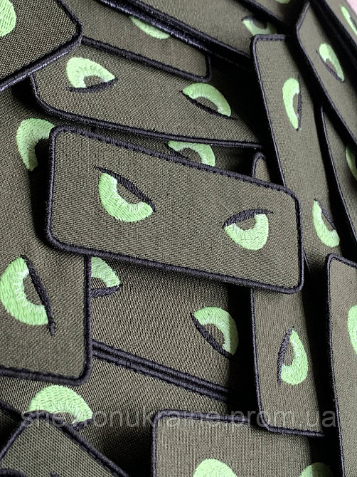 Печатный шеврон что светиться ЗЕЛЕНЫЕ ЗЛЫЕ ГЛАЗА (Форма прамоугольная. На липучке) Размер 4x10см Киев - изображение 2