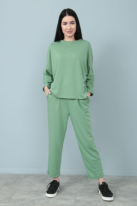 Прогулочный костюм свободного кроя 