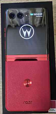 Смартфон: Moto Razr 40 Ultra 8/256Gb Viva Magenta. Київ
