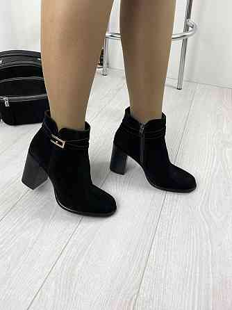 Injers Класичні черевики жіночі демісезонні весна-осінь чорні, натуральна замша на підборах р. Коломыя