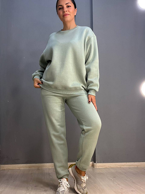 Костюм женский Pepper mint 24-13-14 простой брюки джогеры на резинке и свитшот оверсайз утепленный флис оливковый, оливковый, S Киев - изображение 14