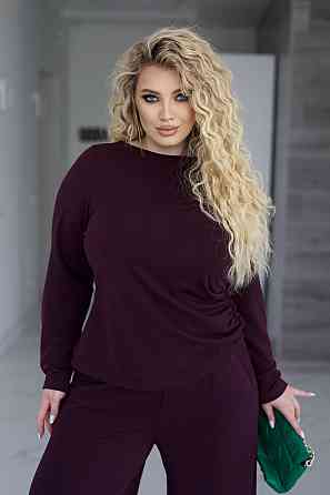 Женский базовый костюм с широкими штанами 