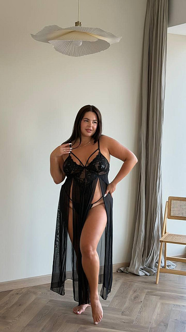 Эротический пеньюар больших размеров plus size с кружевом длинный с разрезом полупрозрачный на бретелях с трусиками черный 3XL Одесса - изображение 9