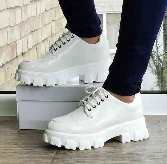 Жіночі лакові Білі Броги Туфлі Оксфорди на Танкетці Шкіряні Мокасини (розміри: 36,37,38,39,40,41) Дніпро