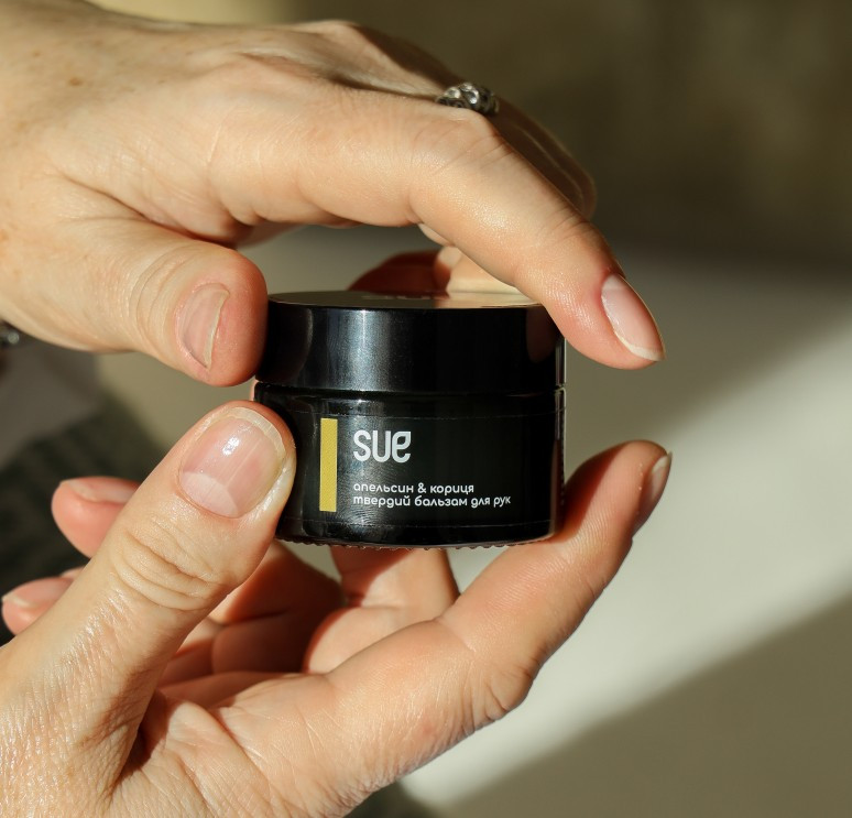 Твердий бальзам для рук Апельсин та кориця Sue 25 мл Київ - фото 2