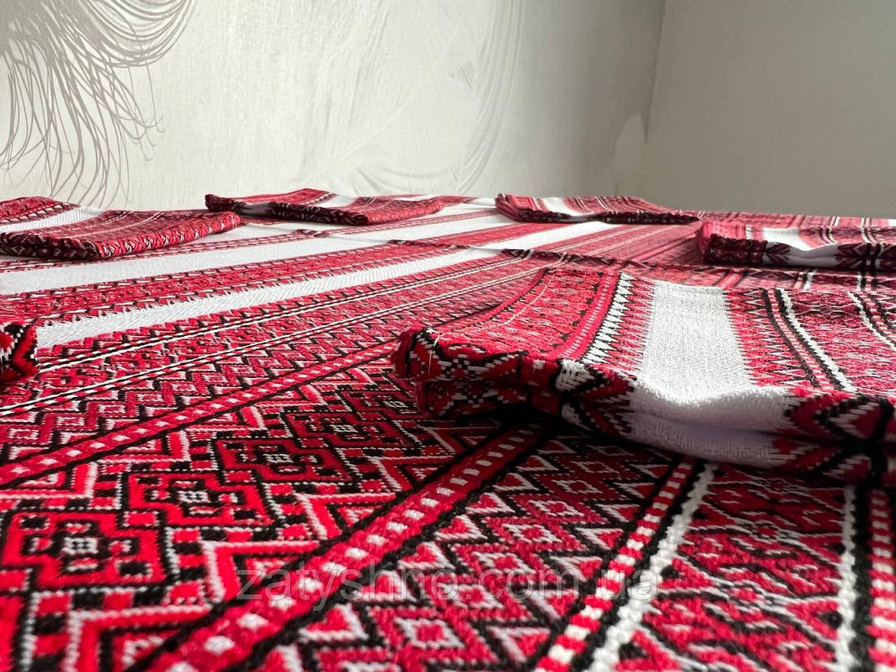 Яскрава вишита скатертина з серветками Київ - фото 1