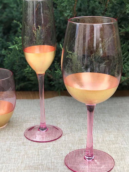 Келих для вина "Pink" 625 мл рожеве скло із золотим обідком Київ - фото 1