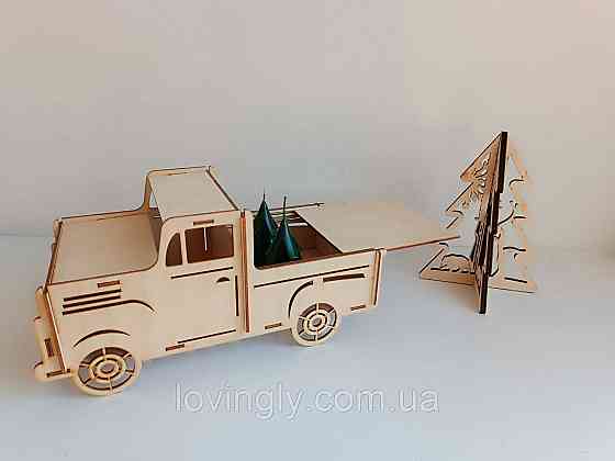 Новорічна інсталяція  вантажівка 30 см з ялинкою. Ірпінь