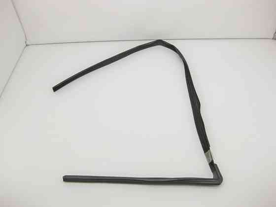 Mercedes-Benz  A1647250325 Ущільнювач опускного скла передніх лівих дверей ML W164 GL X164 Одеса