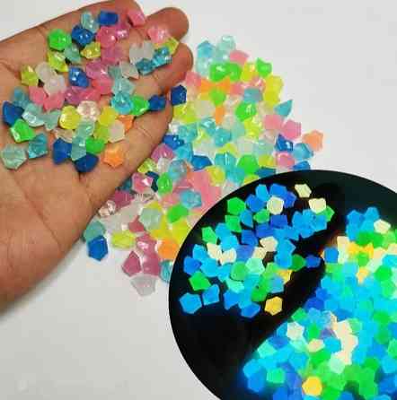 Фосфорні камені в акваріум різнобарвні маленькі - 200гр., (розмір одного каменя 7мм) Київ