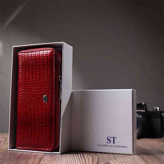 Фактурный клатч на два отделения из лакированной натуральной кожи ST Leather 22692 Красный Киев
