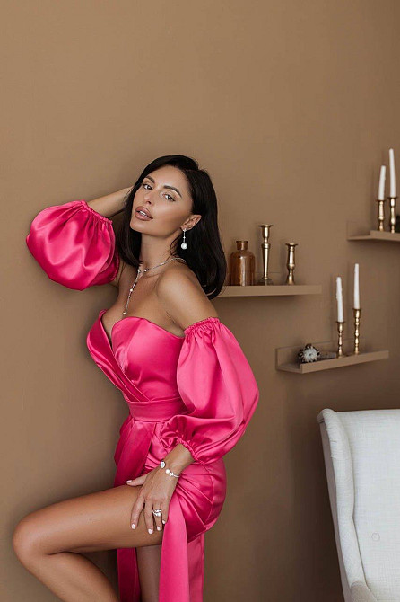 Женское роскошное вечернее платье со шлейфом и съемными рукавами из королевского атласа Розовый, M Одесса - изображение 8