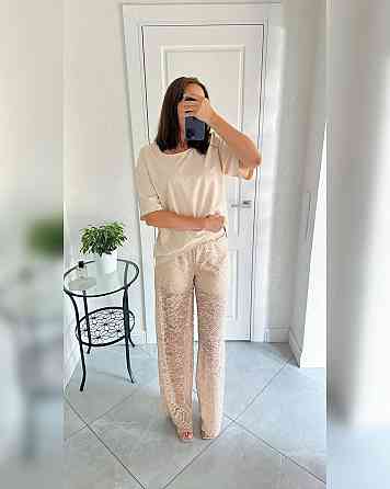 Женский романтичный и одновременно стильный костюм двойка: футболка и штаны софт + турецкий гипюр 48/52, Бежевый Одесса