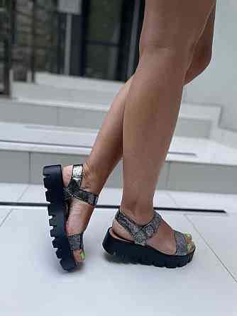 Kentro Босоніжки жіночі сріблясті KENTO 3222 літні, шкіра-сатин / Стильні босоніжки на платформ Коломыя