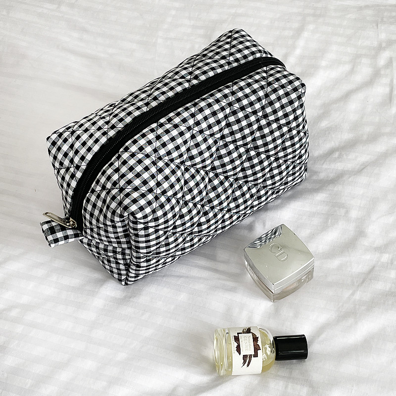 Большая женская хлопковая косметичка в клеточку 24x13x13 см (Черно-белый) Сумы - изображение 3