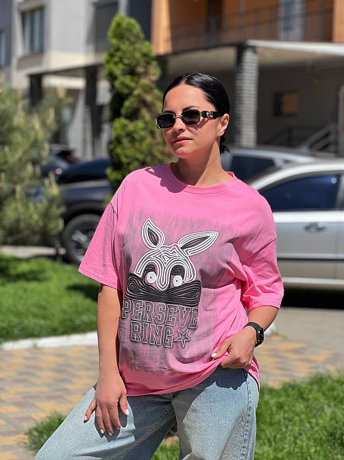 Футболка жіноча YIGOU 23 напис малюнок кролик оверсайз подовжена one size, рожевий, one size Київ - фото 7
