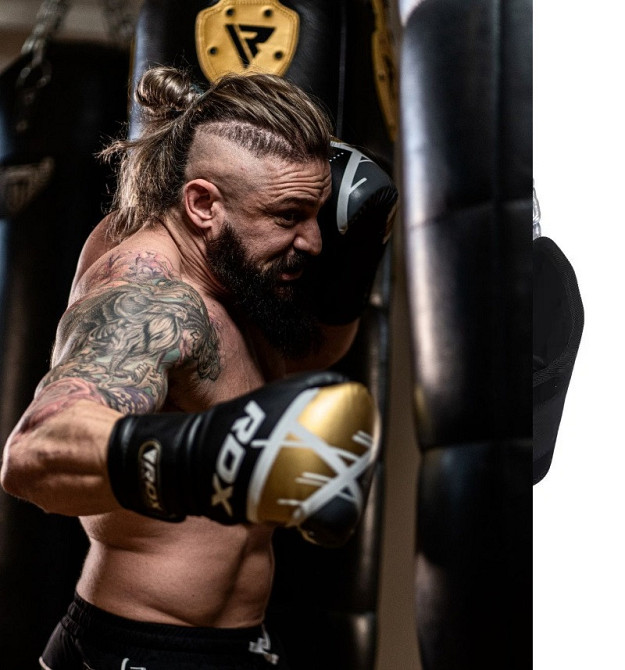 Боксерські рукавиці чорні з золотим RDX F7 Black Golden 16 унцій з капою в комплекті Київ - фото 8