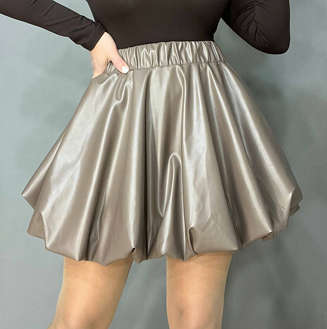 Спідниця жіноча Ariadna 2418 коротка пишна балон на резинці екоршкіра бежева, бежевий, S Київ - фото 1