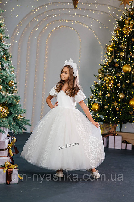 Довге біле плаття зі шлейфом на зріст 120-128 Кривий Ріг - фото 2