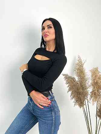 Трикотажна кофтинка з розрізом на грудях "Kiss" оптом I Норма і батал 48, Чорний Київ