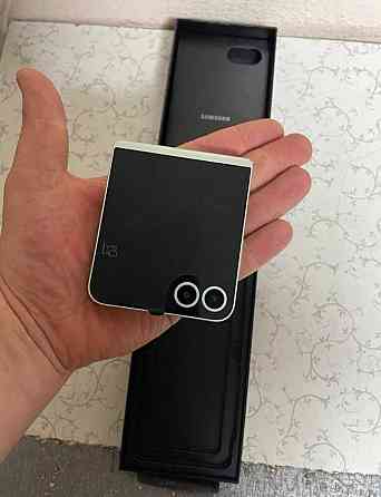 Смартфон: Samsung Galaxy Flip 6, 12/256Gb. Киев