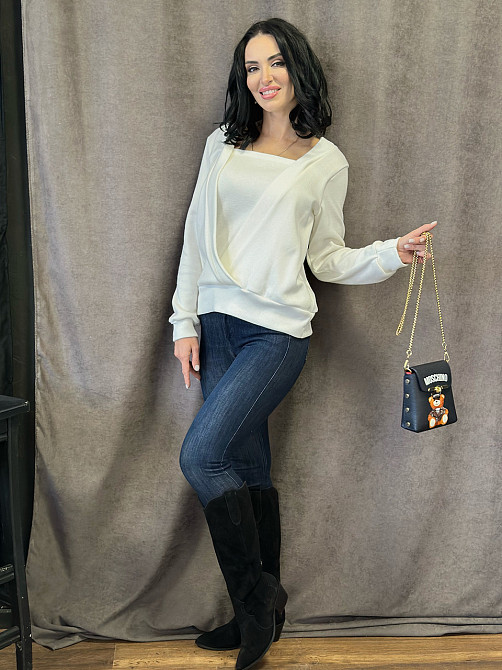 Демісезонна жіноча кофтинка "Alisia" оптом | Норма і батал | Розпродаж моделі Молочний, 46-48 Київ - фото 3