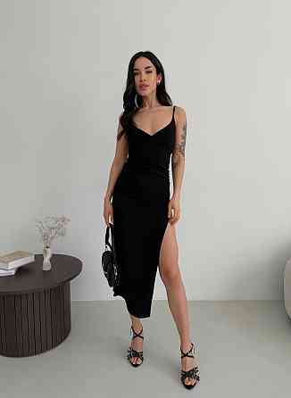 Женское черное силуэтное платье-бюстье в длине миди с привлекательным разрезом креп дайвинг 46/48 Одесса