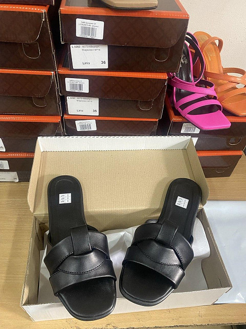 Jasmine Шльопанці жіночі з натуральної шкіри на плоскій підошві чорні Jasmine 405 р. 36-40 / Лі Коломия - фото 3