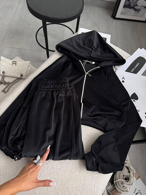 Жіночий стильний прогулянковий костюм-двійка: кофта та штани в спортивному стилі велюр Чорний, 42/44 Одеса - фото 3