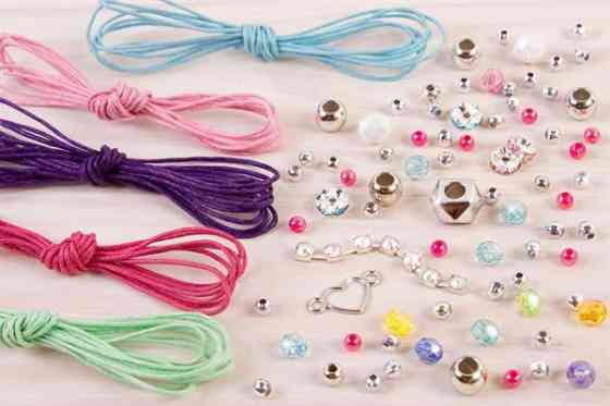 Набір для створення шарм-браслетів Make it Real Яскрава веселка 75 ел. (MR1206) Харків