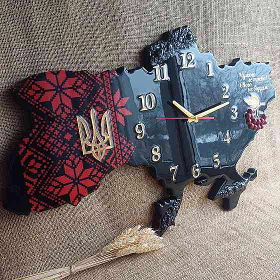 Годинник настінний 50 х 32 см з епоксидної смоли ручної роботи "Карта України" з кісточками та гербом Дніпро