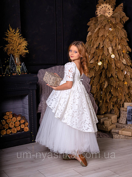 Довга молочна сукня з видовженою спідницею з мережива Кривий Ріг - фото 2
