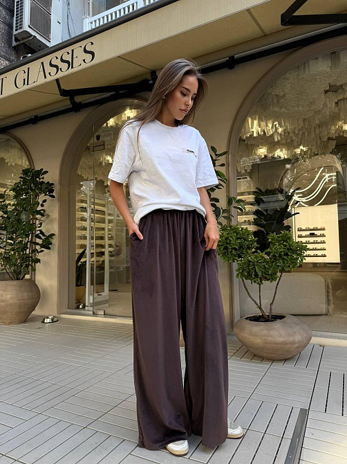 Жіночі базові об'ємні штани в стилі оверсайз турецький велюр Шоколад Одеса - фото 3