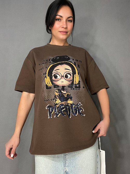 Футболка жіноча Yihanbeibei 1669 оверсайз тепла малюнок дівчина пайєтки щільний трикотаж one size коричнева, коричневий, one size Київ - фото 11