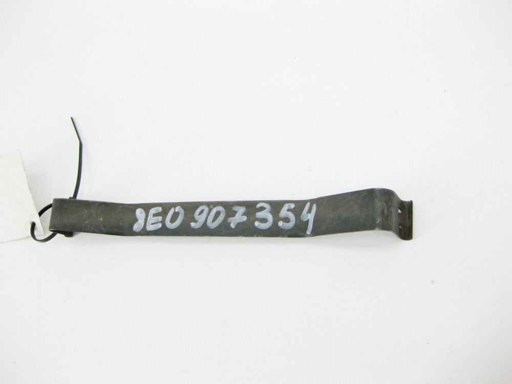 VAG  8E0907354 Фіксуюча скоба кришки корпусу блоків керування Audi A4 A6 R8 RS4 RS6 Seat Exeo Skoda Superb VW Passat Одеса - фото 3