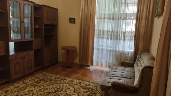 2к. метро Площа Українських Героїв. Київ