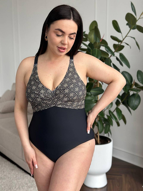Женский купальник слитный большого размера с принтом plus size с поролоновыми чашками на бретельках бифлекс черный 5XL Одесса - изображение 9