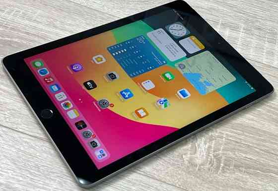 Планшет Apple iPad 6 9.7 дюйми Wi-Fi 128GB LTE Space Gray A1954 Киев