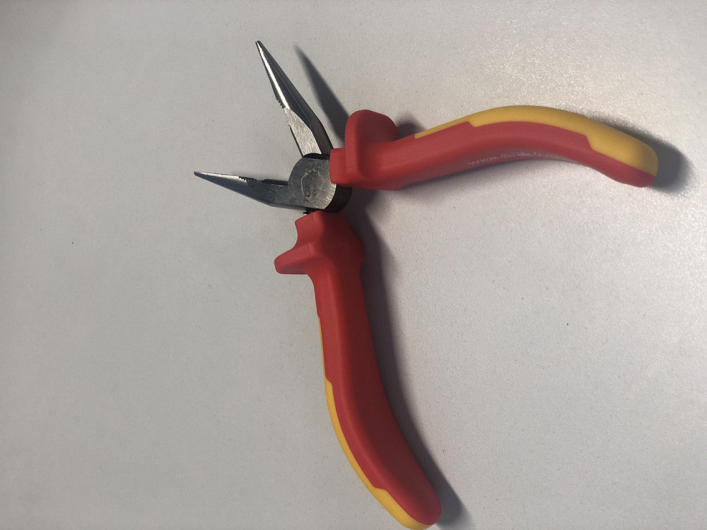 Плоскогубцы диэлектрические удлиненные 6