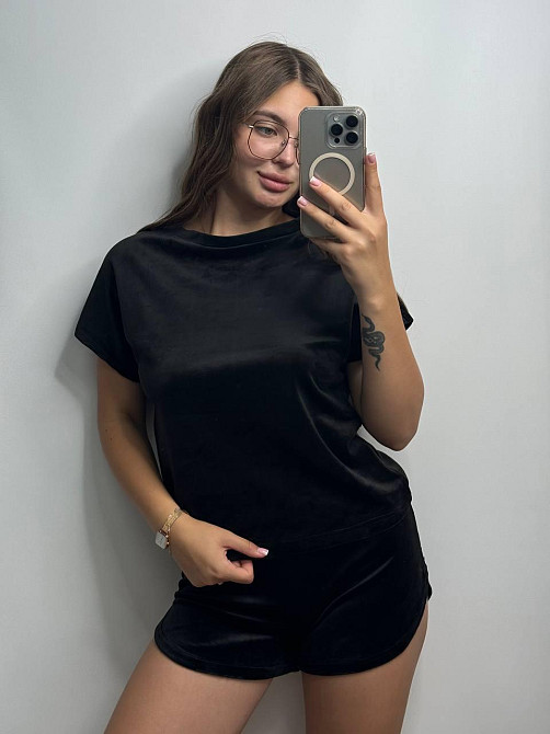 Пижама женская футболка + шорты из плюшевого велюра Черный M Харьков - изображение 1