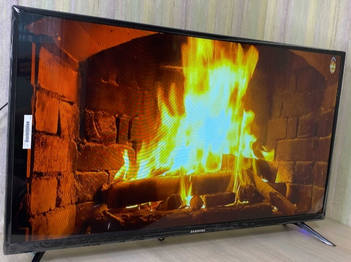 Тонкий телевизор Samsung Smart TV 42