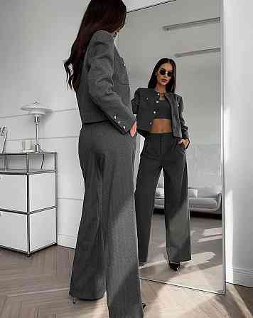 Женский лаконичный костюм с укороченным жакетом на подкладке и широкими брюками кашемир. Серый, 46/48 Одесса