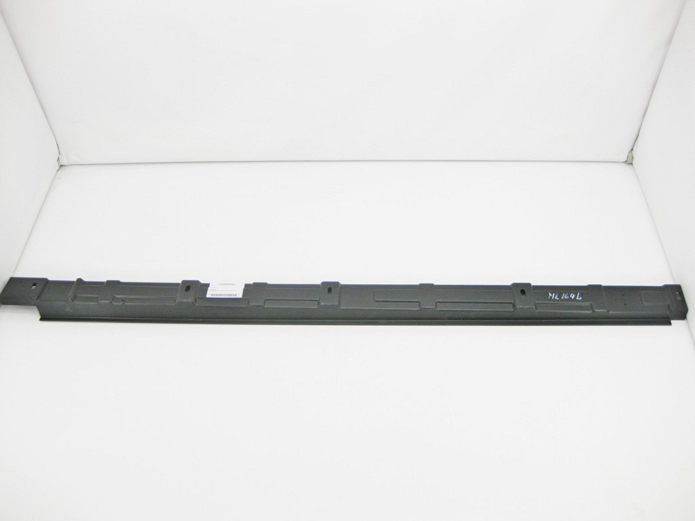 Mercedes-Benz  A1646980930 Пильовик - накладка підніжки нижня ліва ML W164 Одеса - фото 1