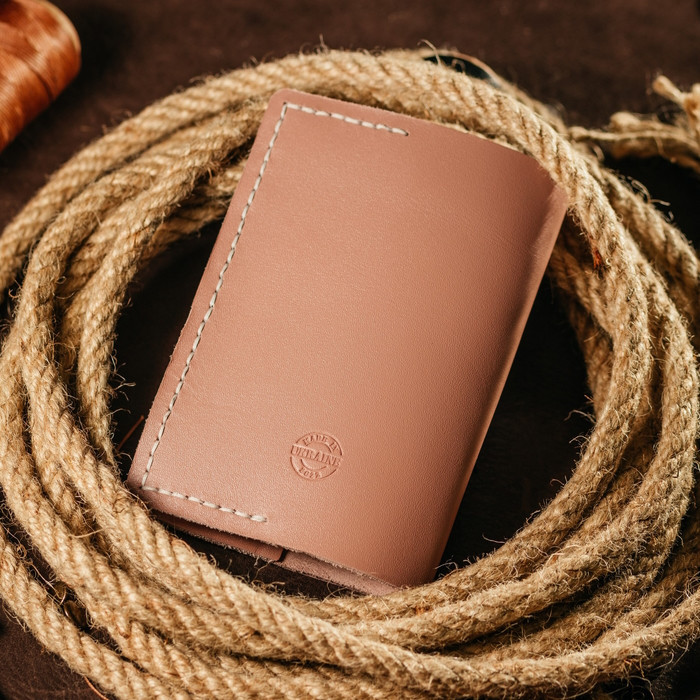 Паспортниця Рожева з тисненням Тризуб шкіряна, обкладинка на паспорт, стильний практичний чохол зі шкіриMasterSem Київ - фото 3