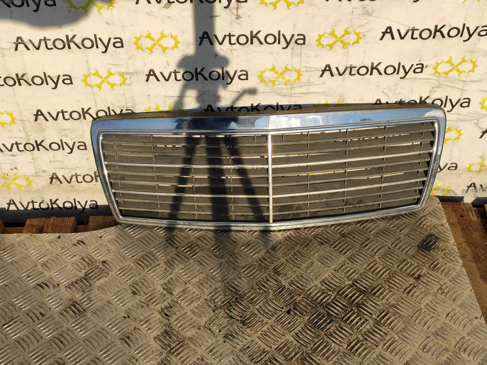 Решітка бампера / радіатора Mercedes C-Class W202 1993-2000 (2028880323) Ковель - фото 1