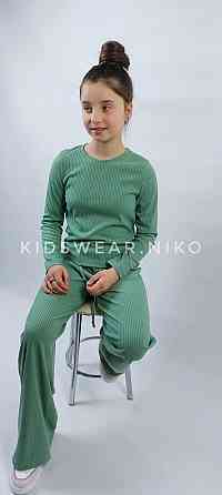 Детский  костюм для девочек в зеленом цвете 134,140 Николаев