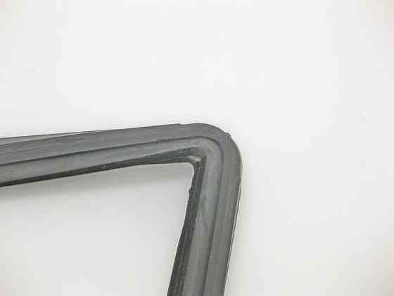 Mercedes-Benz  A2037250225 Ущільнювач опускного скла передніх правих дверей C-Class W203 Одеса