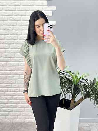 Женская блузка с оборкой 