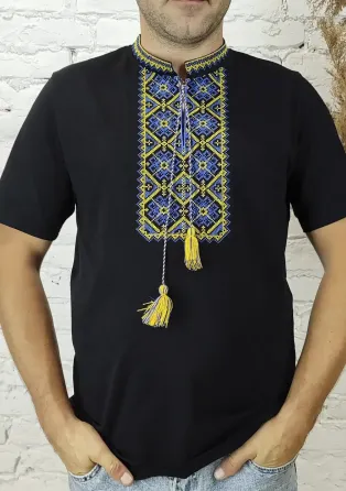 Чоловіча вишиванка в чорному кольорі з голубими орнаментом Київ