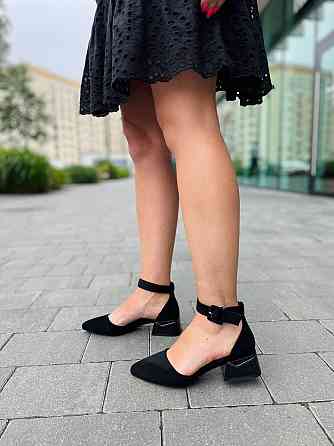 Meideli Чорні босоніжки літні жіночі на низьких підборах із закритим носком, з екозамші MEIDELI Коломыя